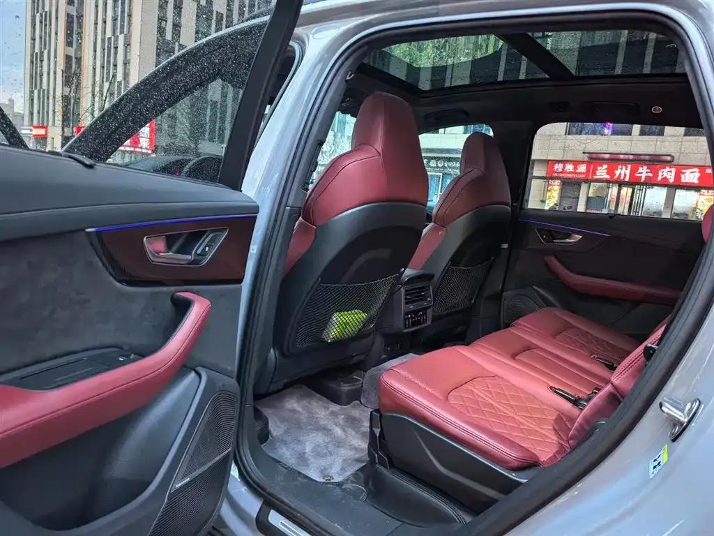 Audi SQ7 2024 4.0 TFSI Dark Knight Edition — миниатюра 12