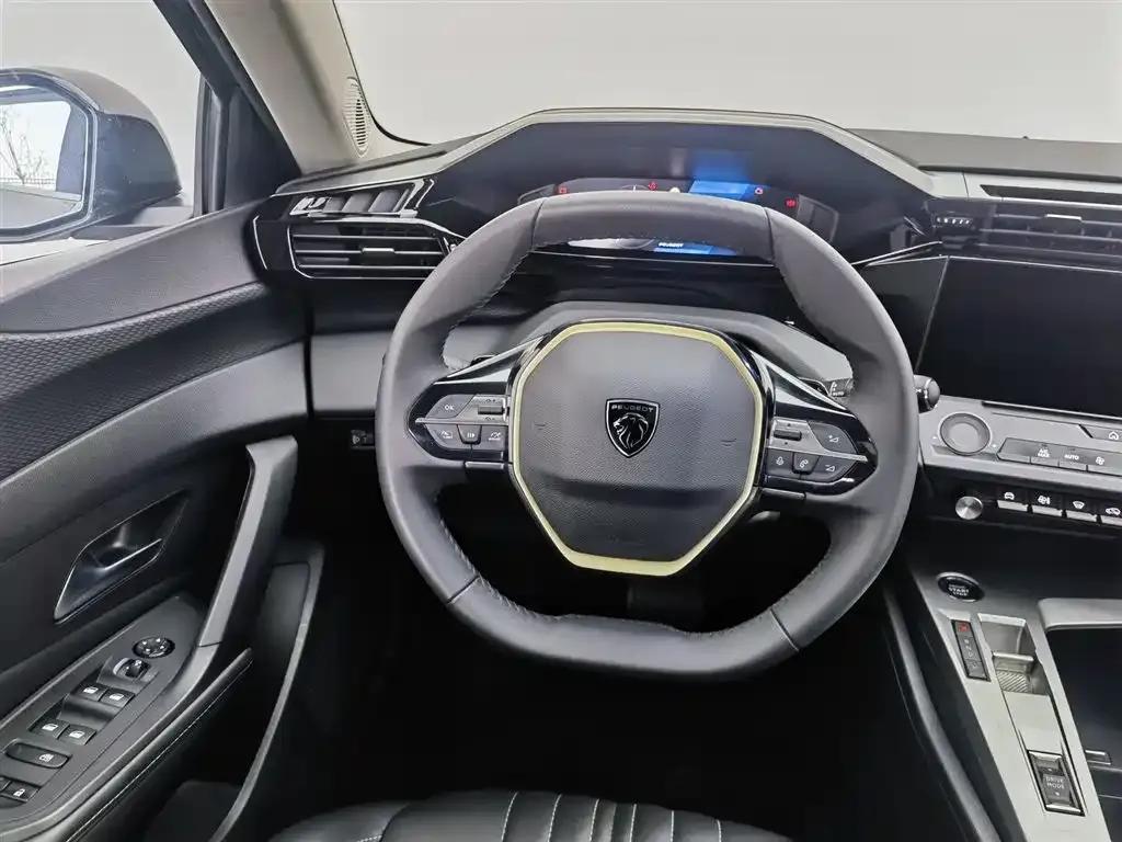Peugeot 408X 2023 Gravity Edition — миниатюра 11