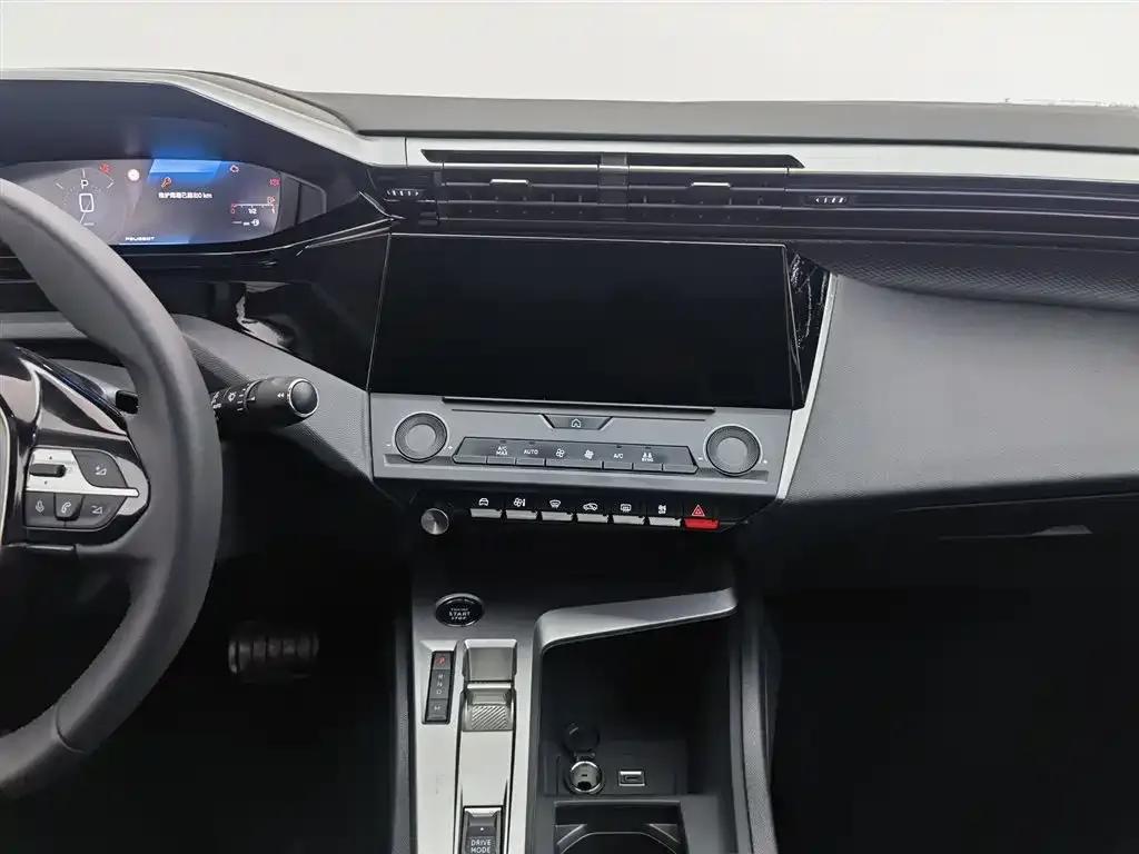 Peugeot 408X 2023 Gravity Edition — миниатюра 12