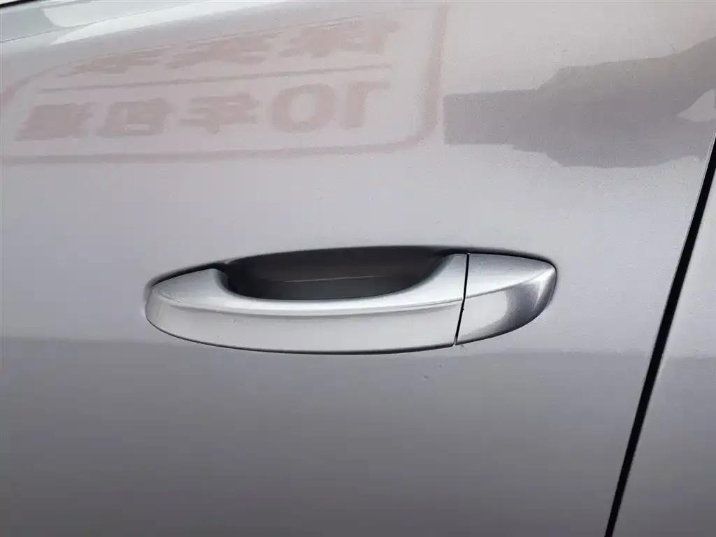 Peugeot 408X 2023 Gravity Edition — миниатюра 18