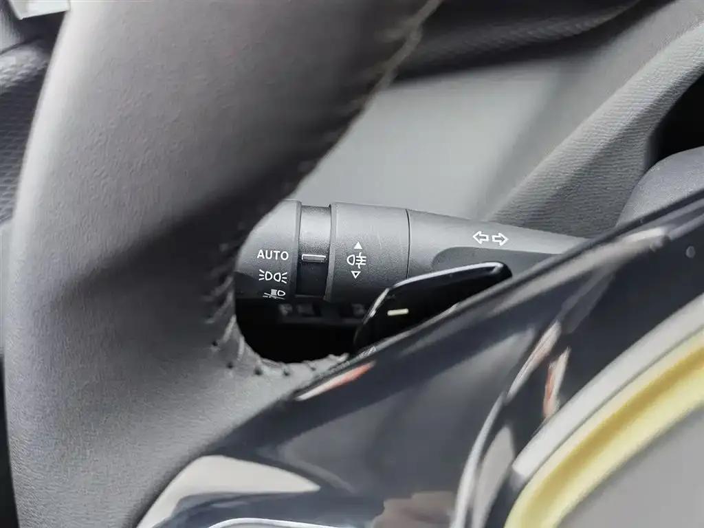 Peugeot 408X 2023 Gravity Edition — миниатюра 21