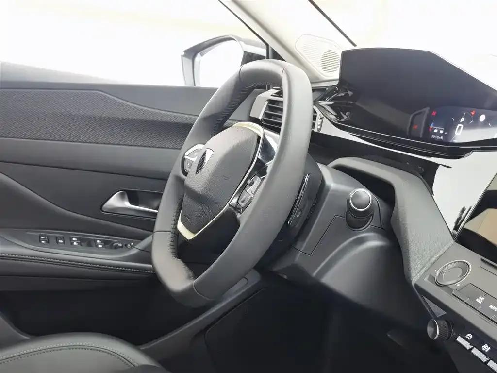 Peugeot 408X 2023 Gravity Edition — миниатюра 22