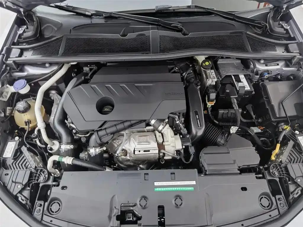 Peugeot 408X 2023 Gravity Edition — миниатюра 6
