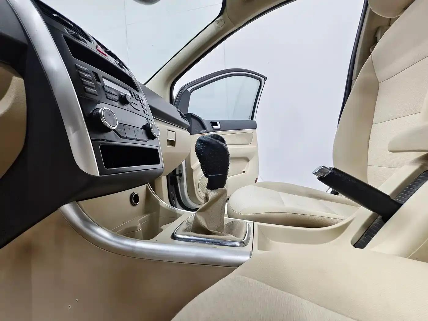 2015 Senova D20 Hatchback 1.5L Manual Comfort Edition — миниатюра 11