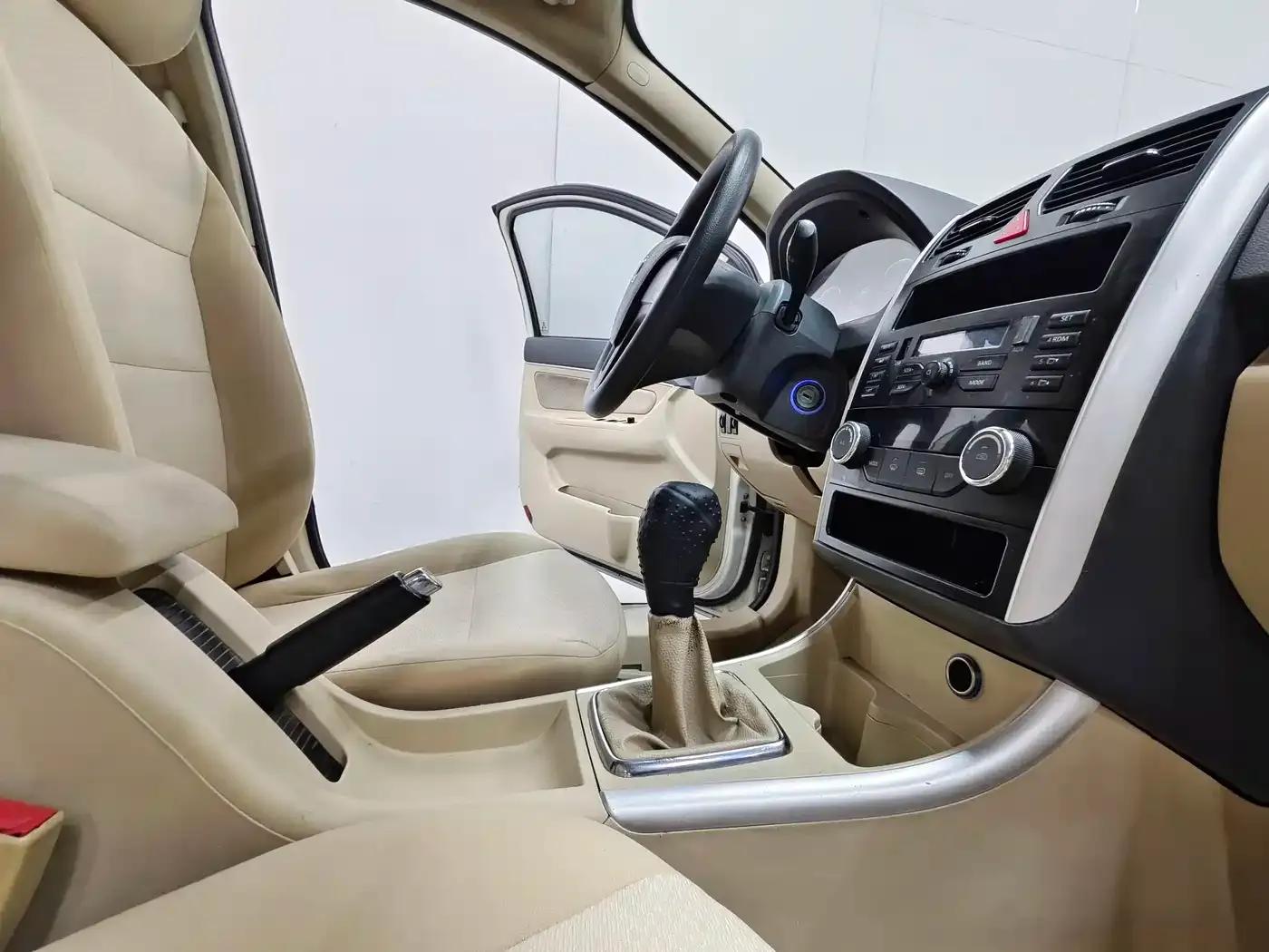 2015 Senova D20 Hatchback 1.5L Manual Comfort Edition — миниатюра 14