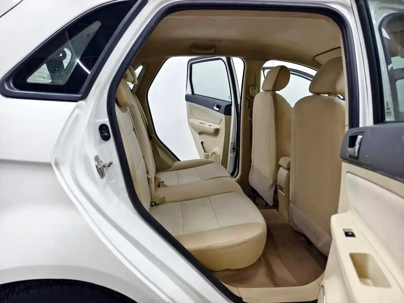 2015 Senova D20 Hatchback 1.5L Manual Comfort Edition — миниатюра 15