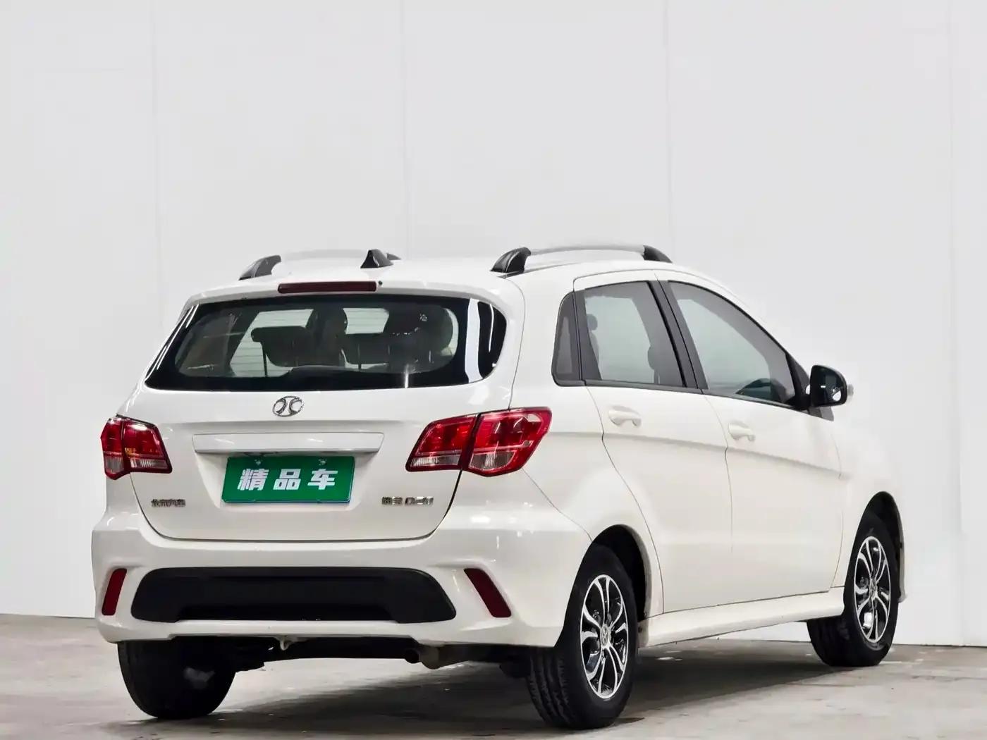 2015 Senova D20 Hatchback 1.5L Manual Comfort Edition — миниатюра 4