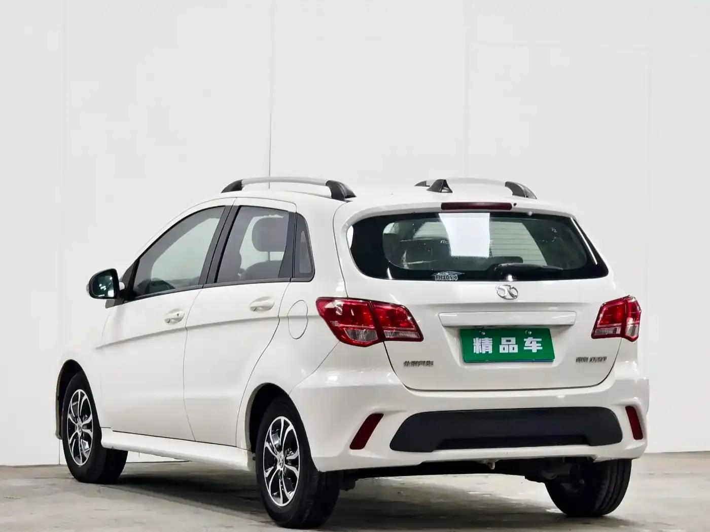 2015 Senova D20 Hatchback 1.5L Manual Comfort Edition — миниатюра 6
