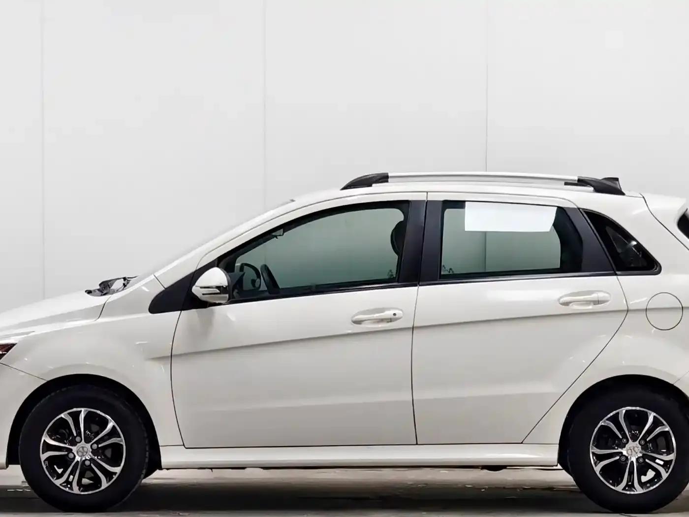 2015 Senova D20 Hatchback 1.5L Manual Comfort Edition — миниатюра 7