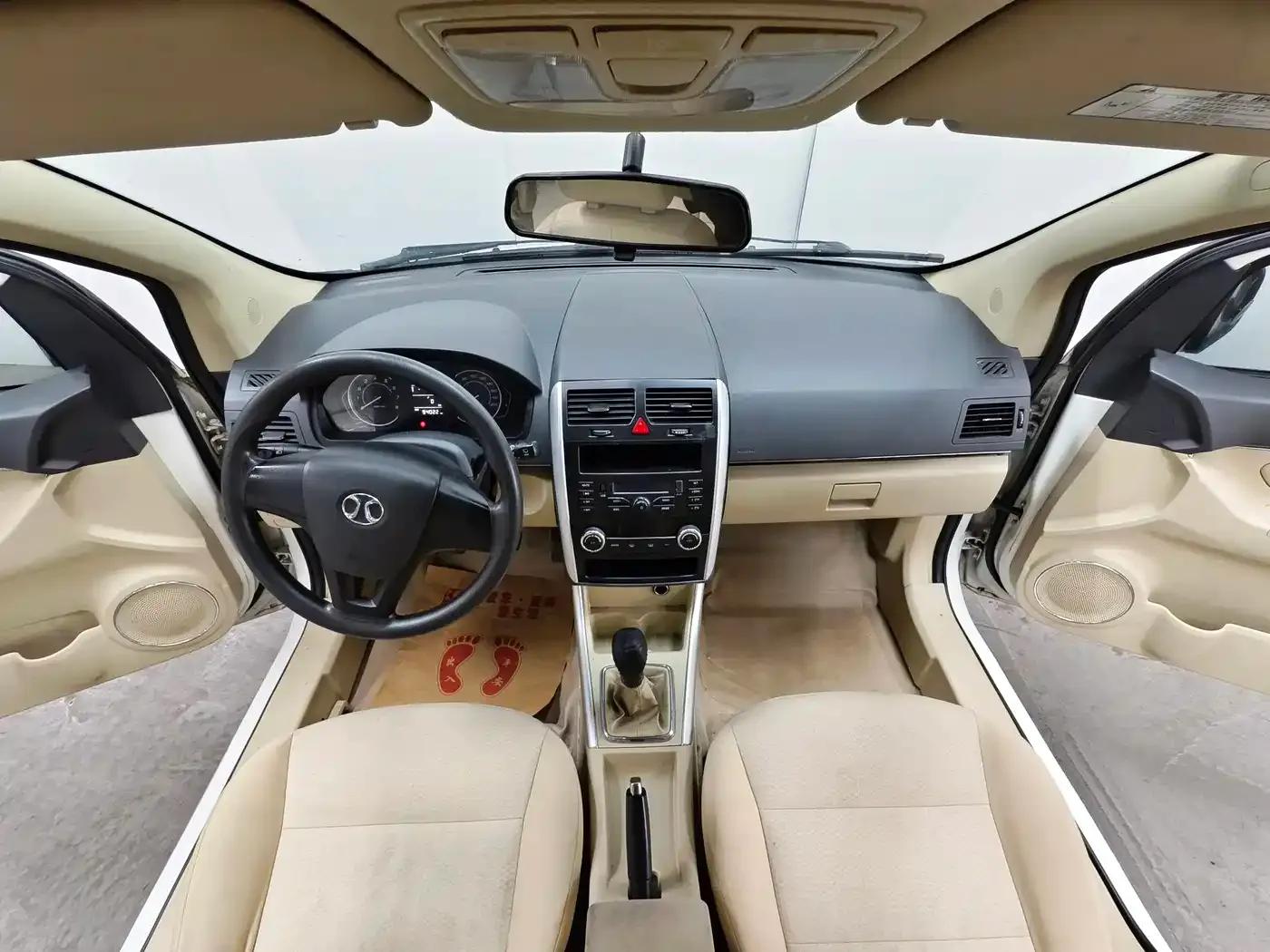 2015 Senova D20 Hatchback 1.5L Manual Comfort Edition — миниатюра 9