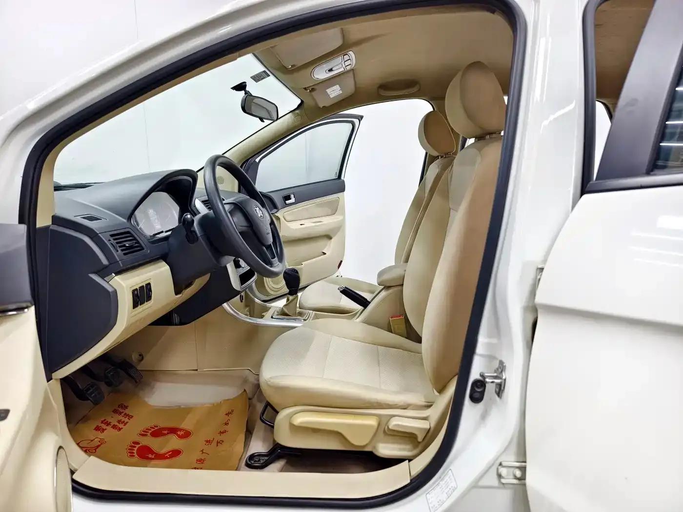 2015 Senova D20 Hatchback 1.5L Manual Comfort Edition — миниатюра 10