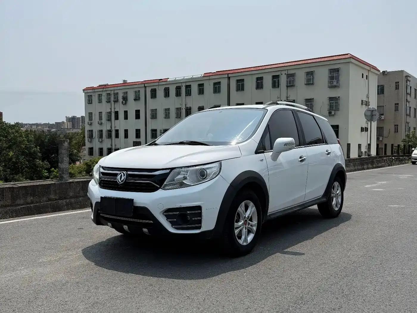 Jingyi XV 2016 1.6L CVT Luxury Edition — миниатюра 1
