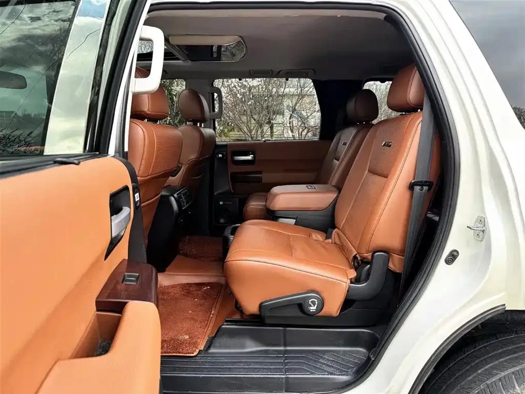 Sequoia 2016 5.7L Platinum Limited Edition — миниатюра 8