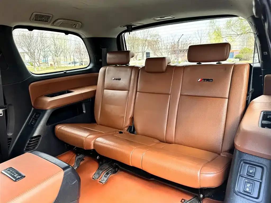 Sequoia 2016 5.7L Platinum Limited Edition — миниатюра 9