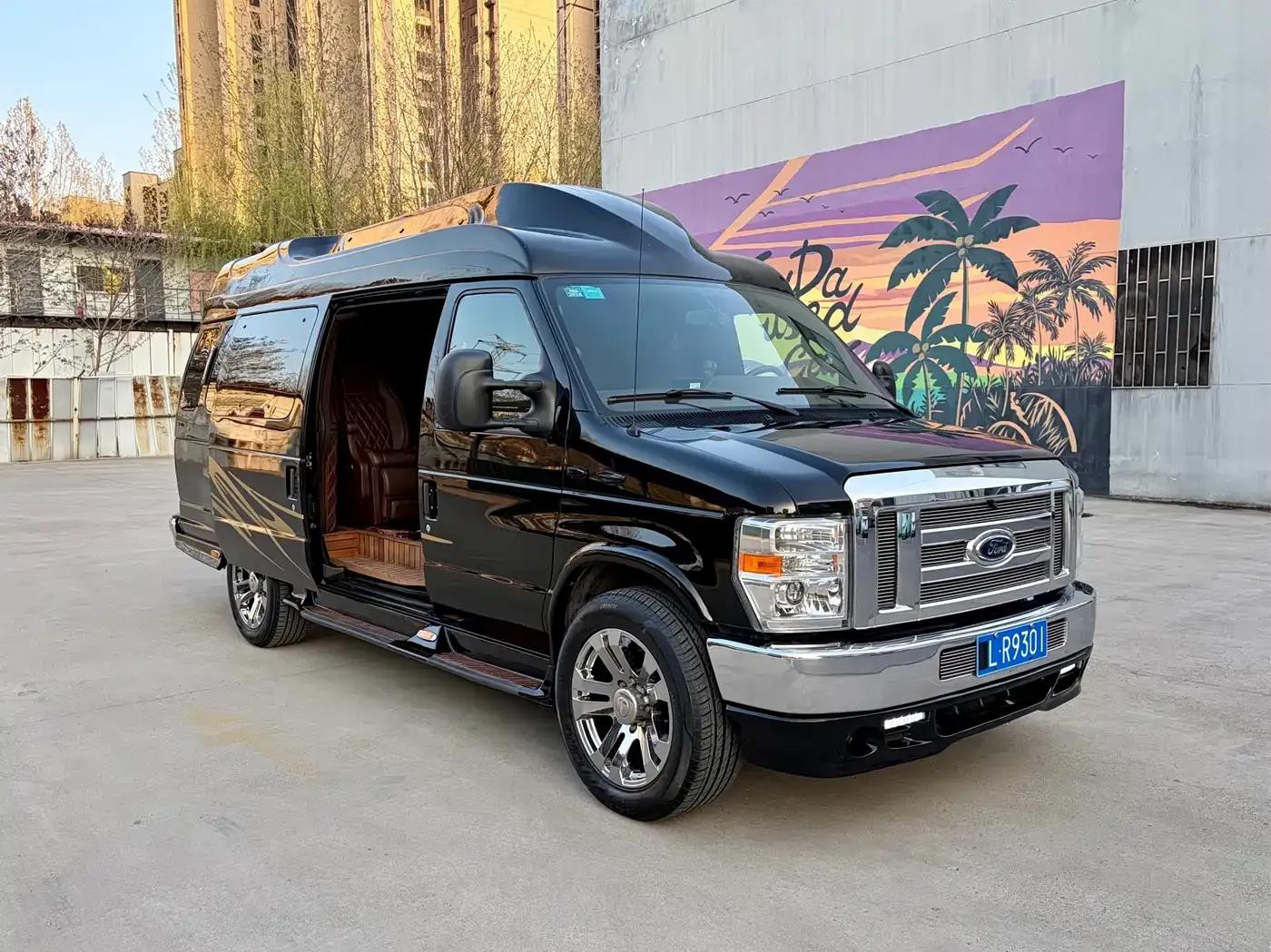 Ford E350 2011 5.4L Platinum Edition — миниатюра 1