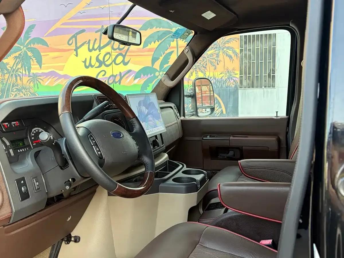Ford E350 2011 5.4L Platinum Edition — миниатюра 12