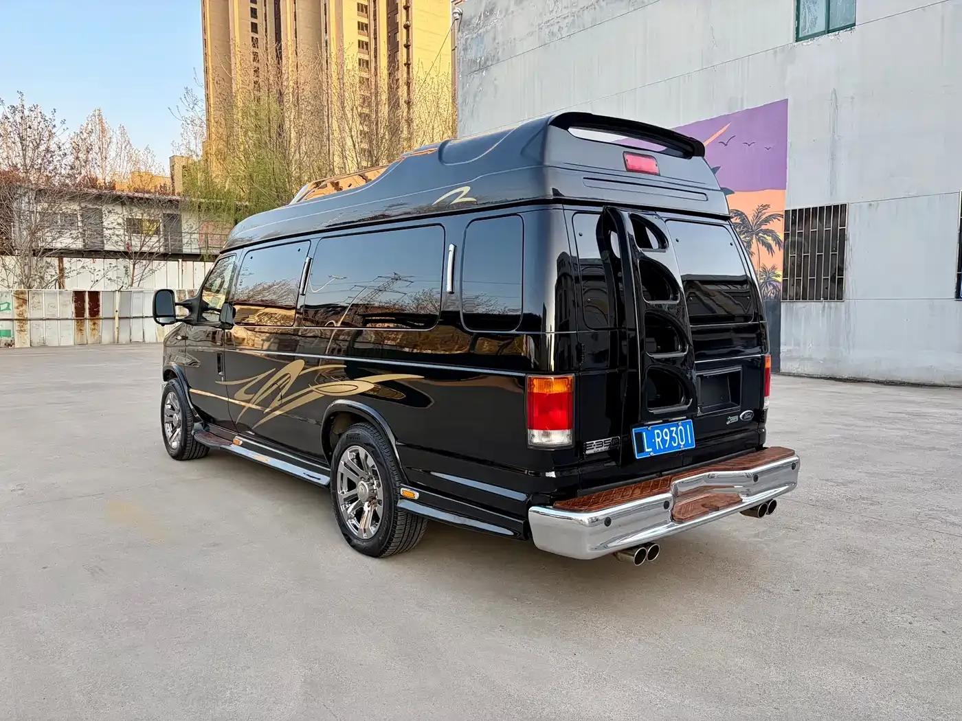 Ford E350 2011 5.4L Platinum Edition — миниатюра 6