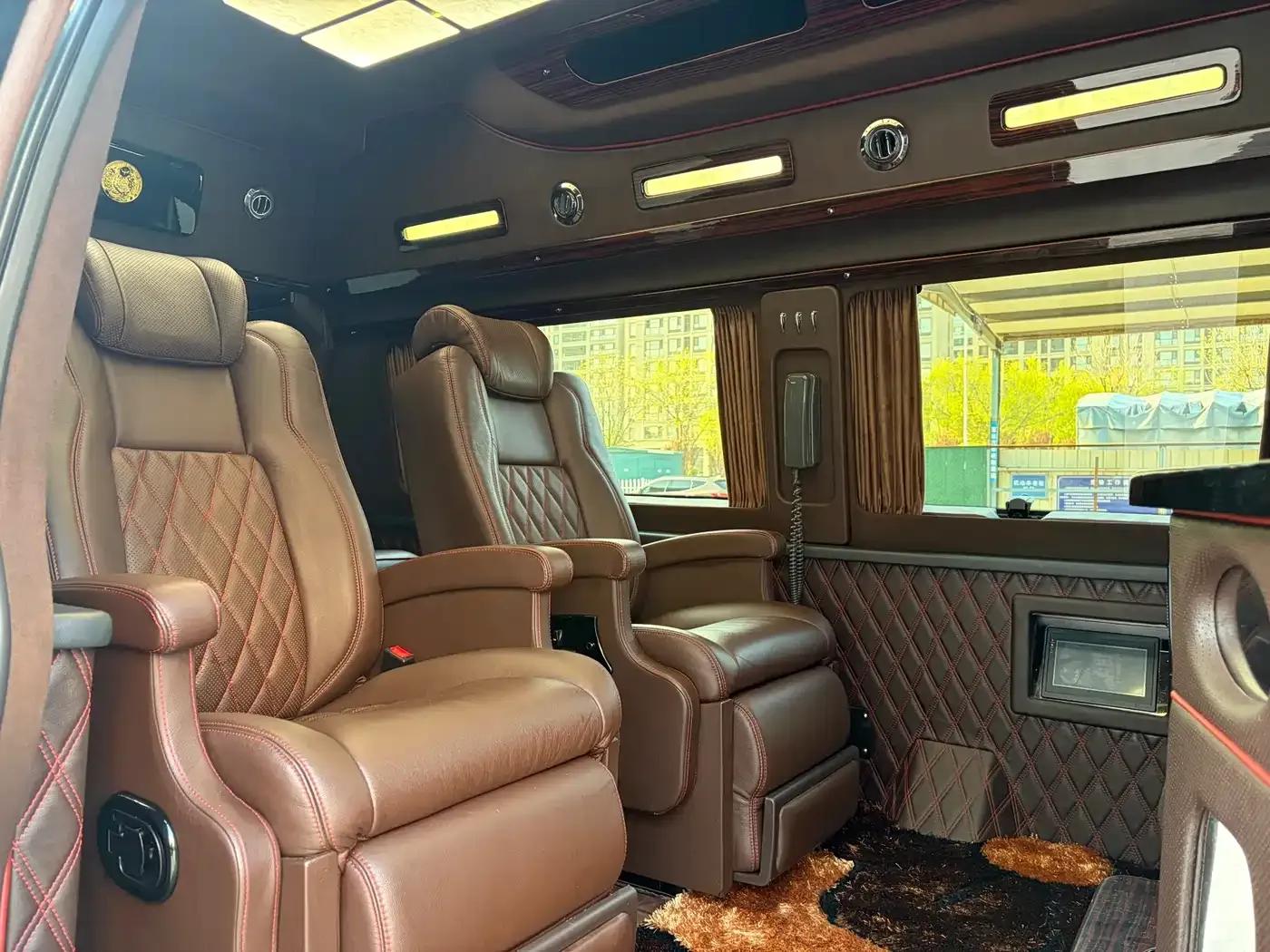 Ford E350 2011 5.4L Platinum Edition — миниатюра 8