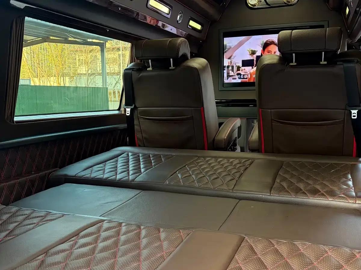 Ford E350 2011 5.4L Platinum Edition — миниатюра 10