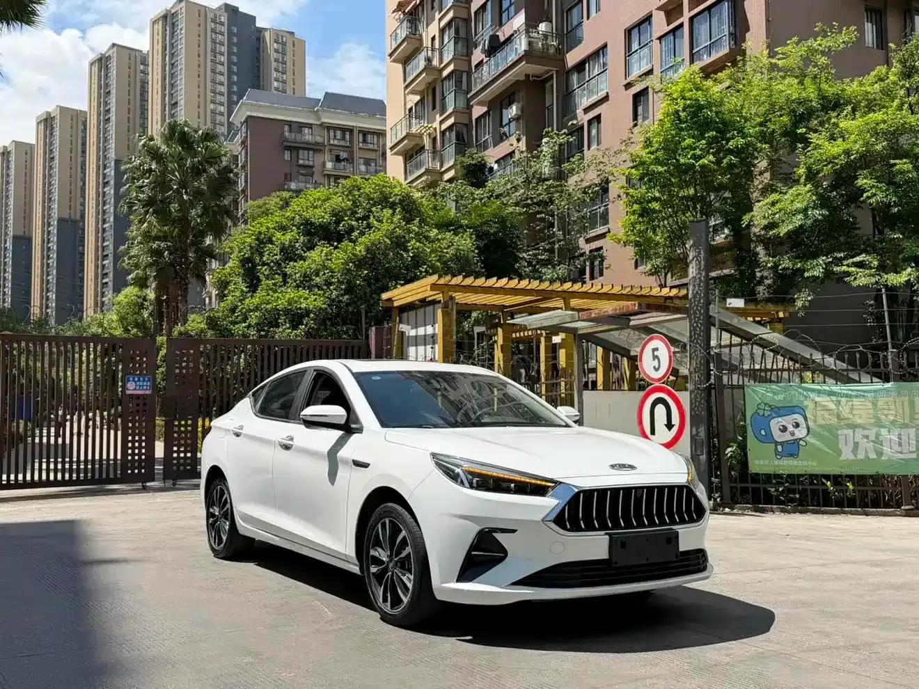 Jiayue A5 2020 1.5T CVT Premium Edition — миниатюра 3