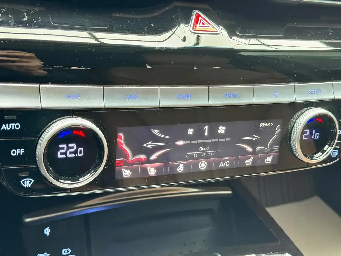 Genesis G80 2023 2.5T Rear-Wheel Drive Luxury Edition — миниатюра 12
