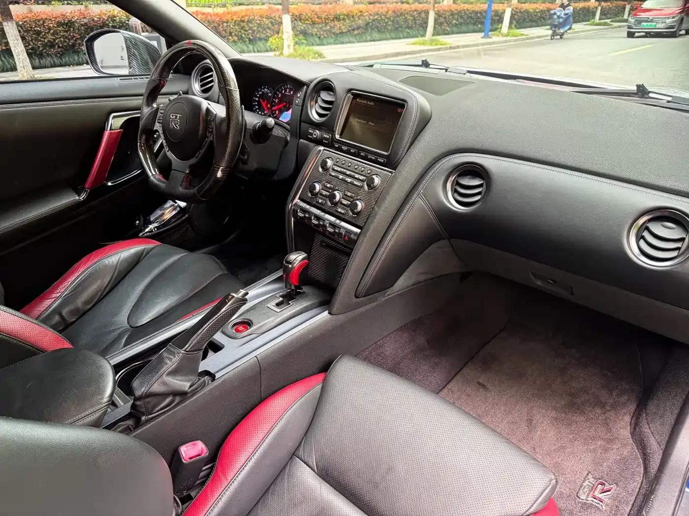 2012 Nissan GT-R 3.8T Premium Edition — миниатюра 8
