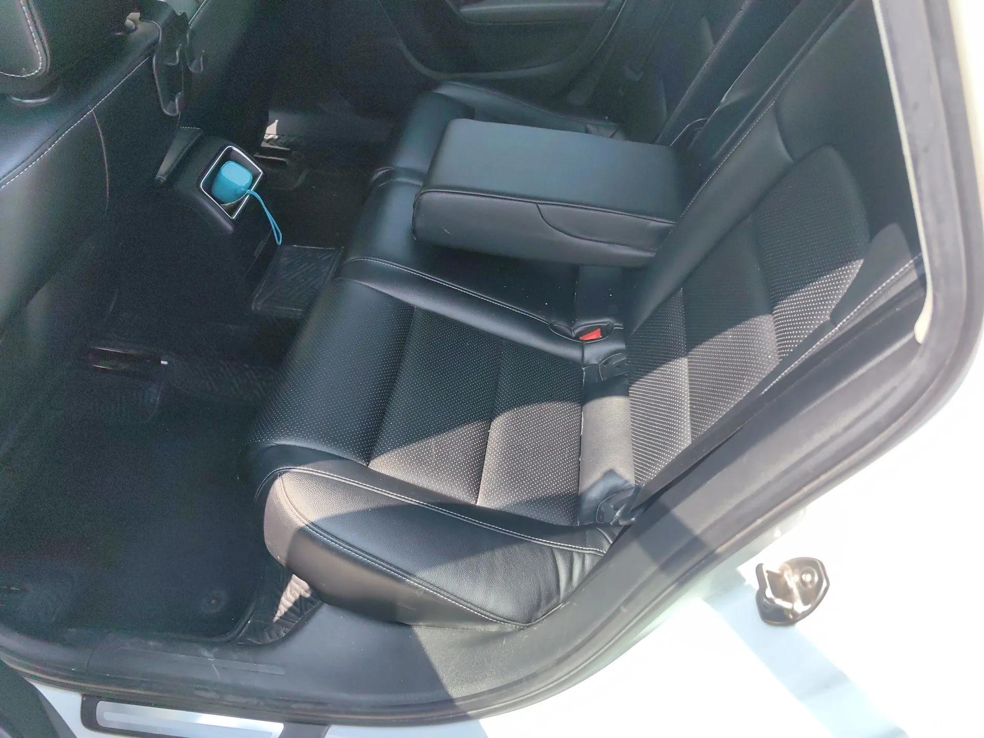Audi A4L 2013 35 TFSI Automatic Standard Model — миниатюра 18