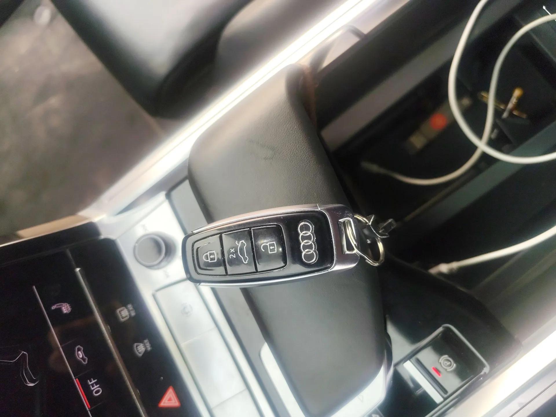 Audi e-tron 2019 55 quattro Technology Edition — миниатюра 9
