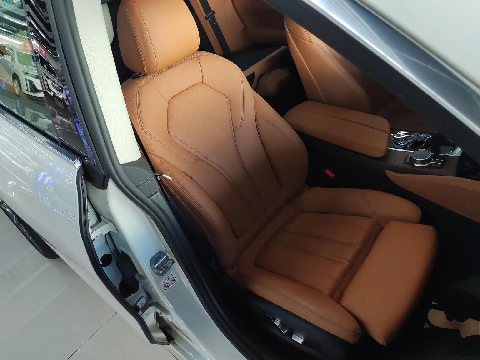 BMW 6 Series GT 2022 630i Luxury Design Package — миниатюра 23