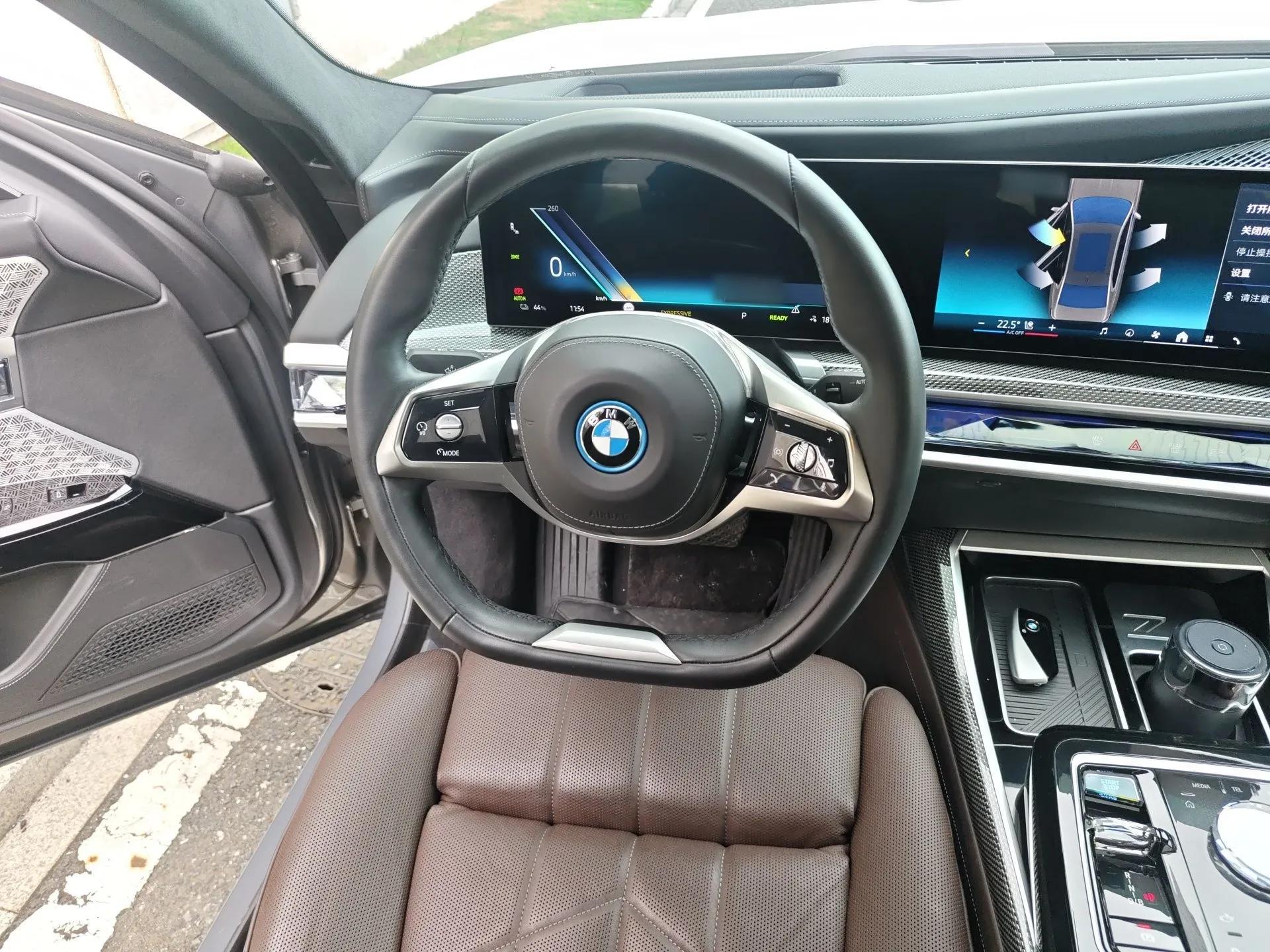 BMW i7 2023 xDrive60L Luxury Package — миниатюра 11