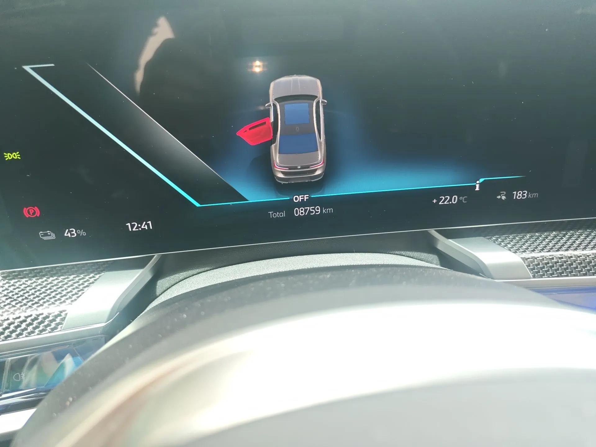 BMW i7 2023 xDrive60L Luxury Package — миниатюра 13