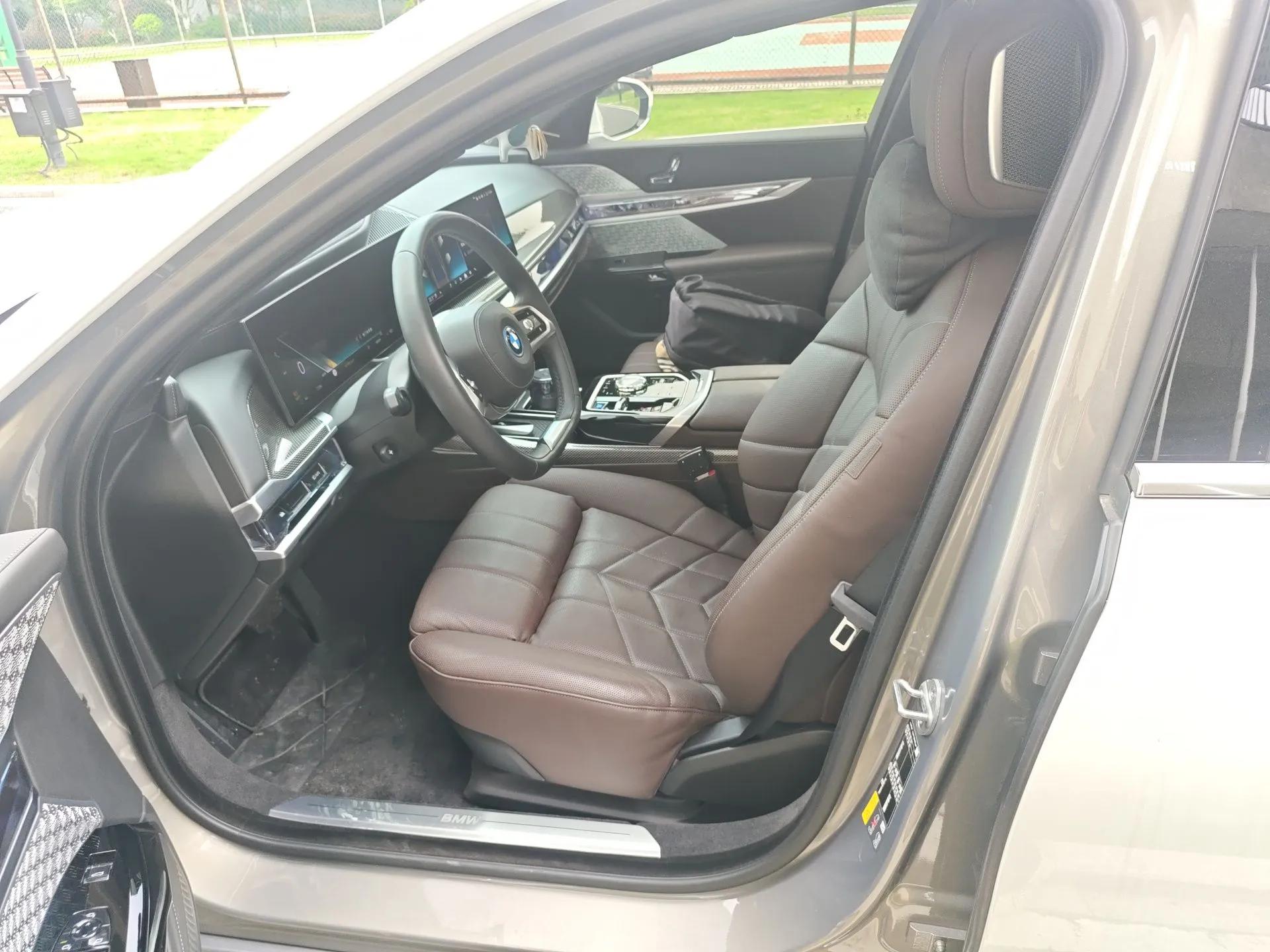 BMW i7 2023 xDrive60L Luxury Package — миниатюра 16