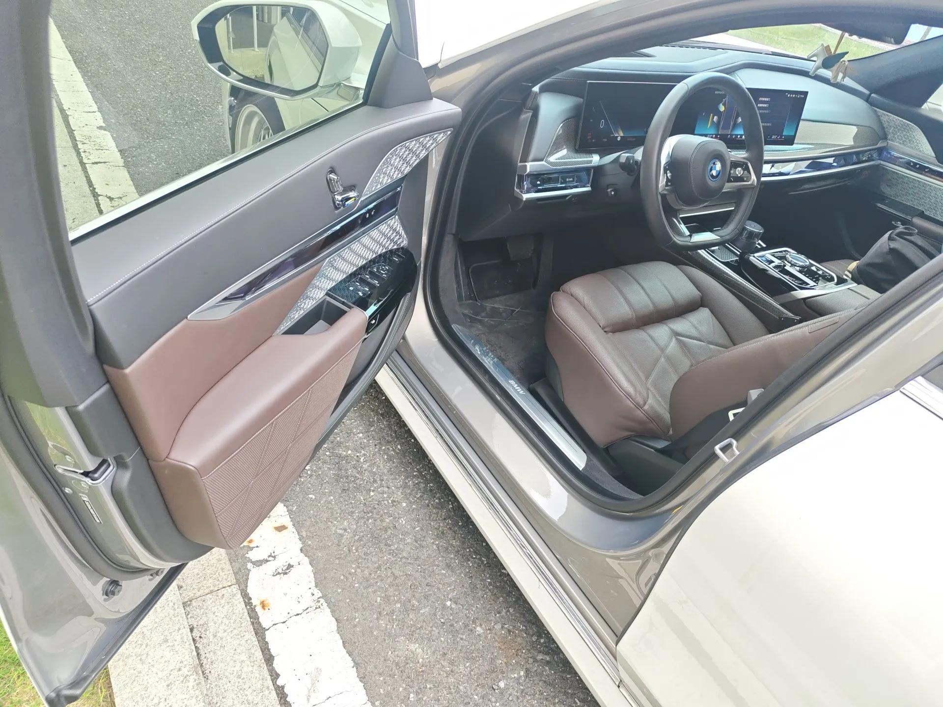 BMW i7 2023 xDrive60L Luxury Package — миниатюра 17