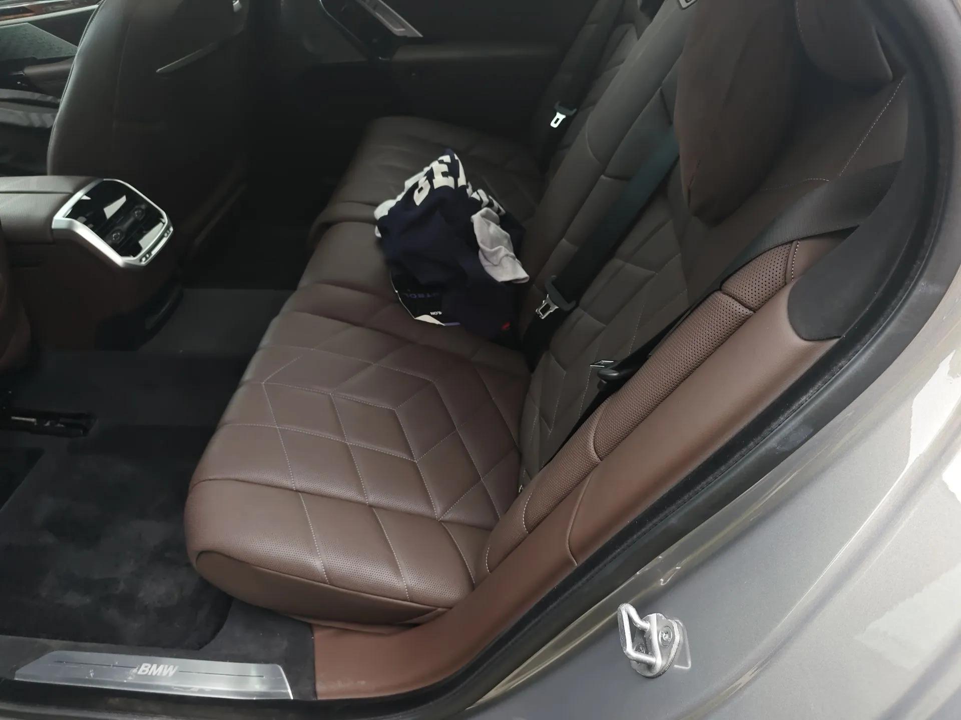 BMW i7 2023 xDrive60L Luxury Package — миниатюра 18