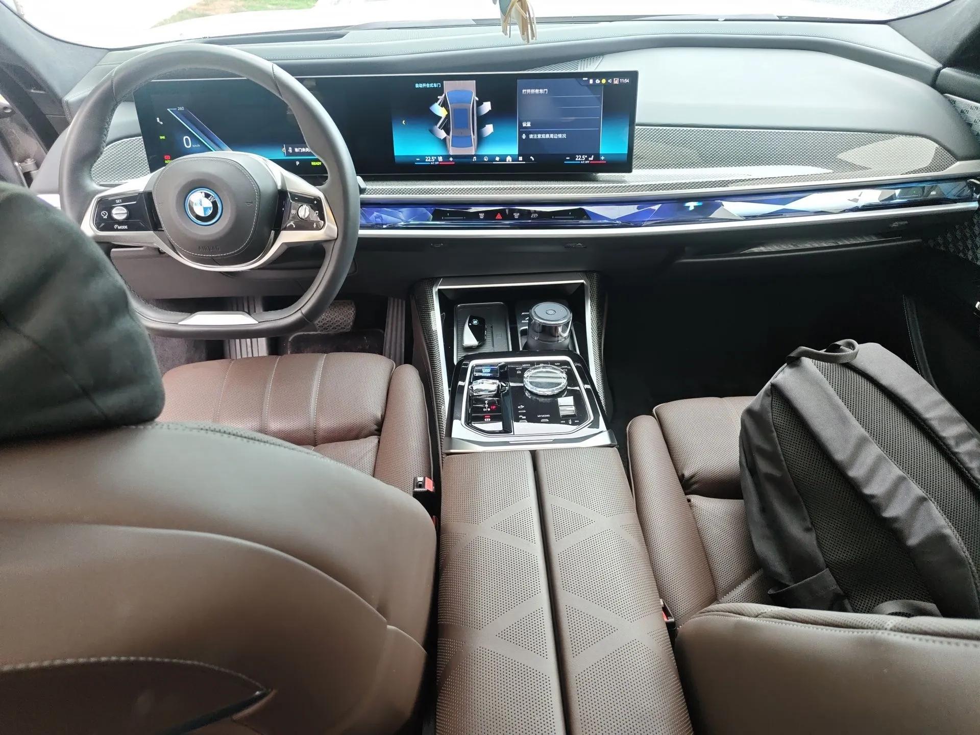 BMW i7 2023 xDrive60L Luxury Package — миниатюра 10