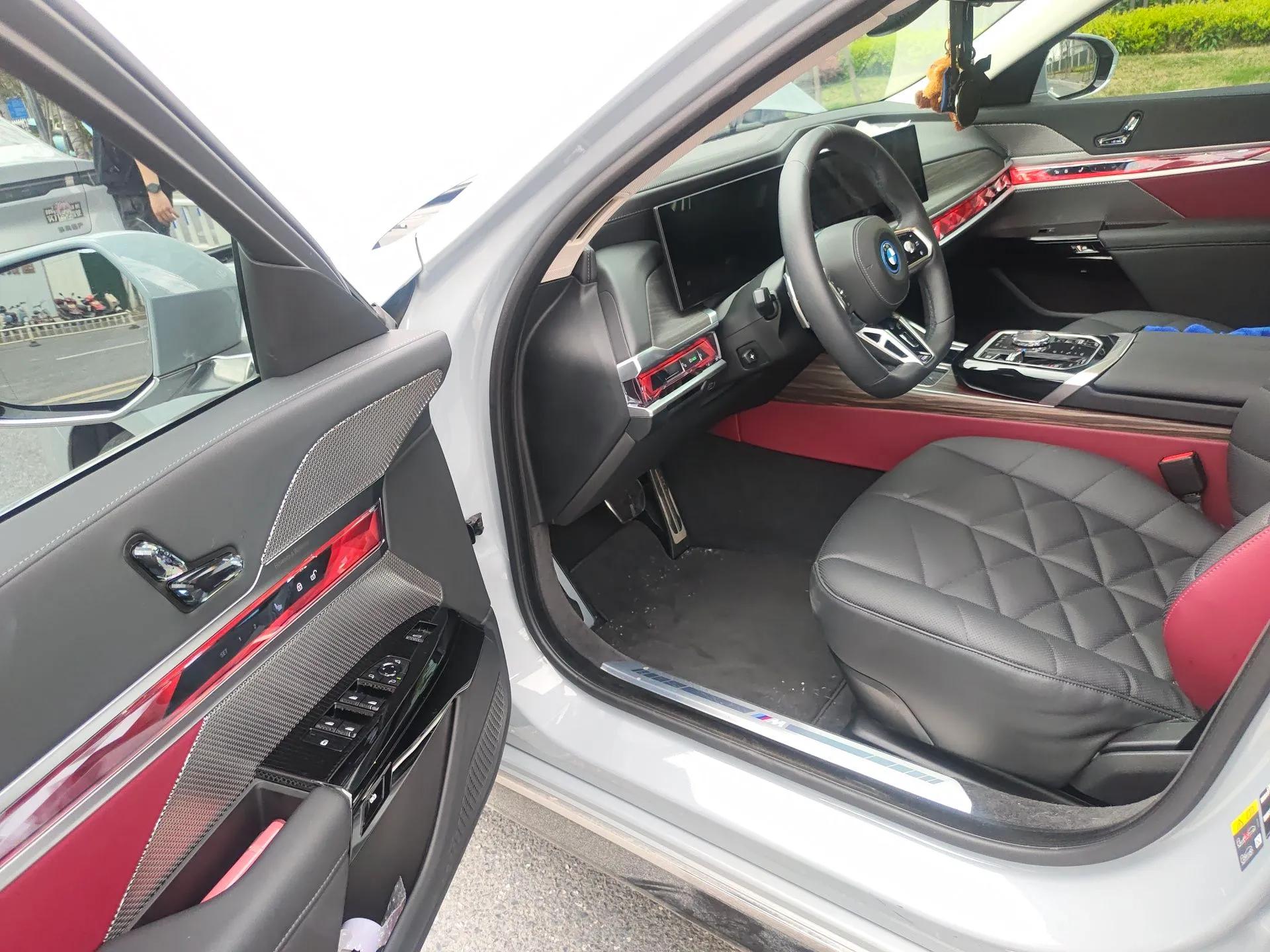 BMW i7 2023 eDrive50L Leading M Sport Package — миниатюра 17