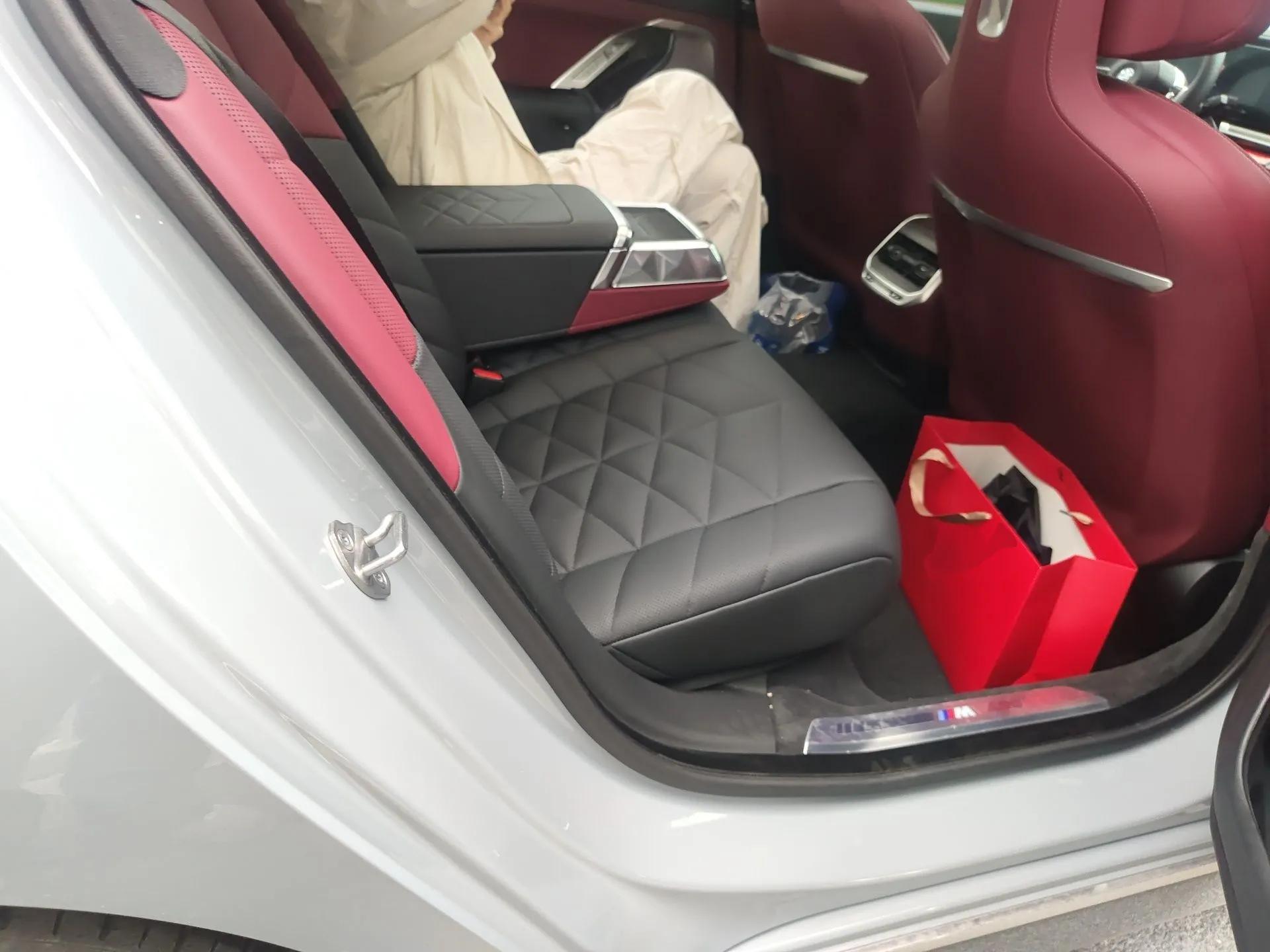 BMW i7 2023 eDrive50L Leading M Sport Package — миниатюра 18