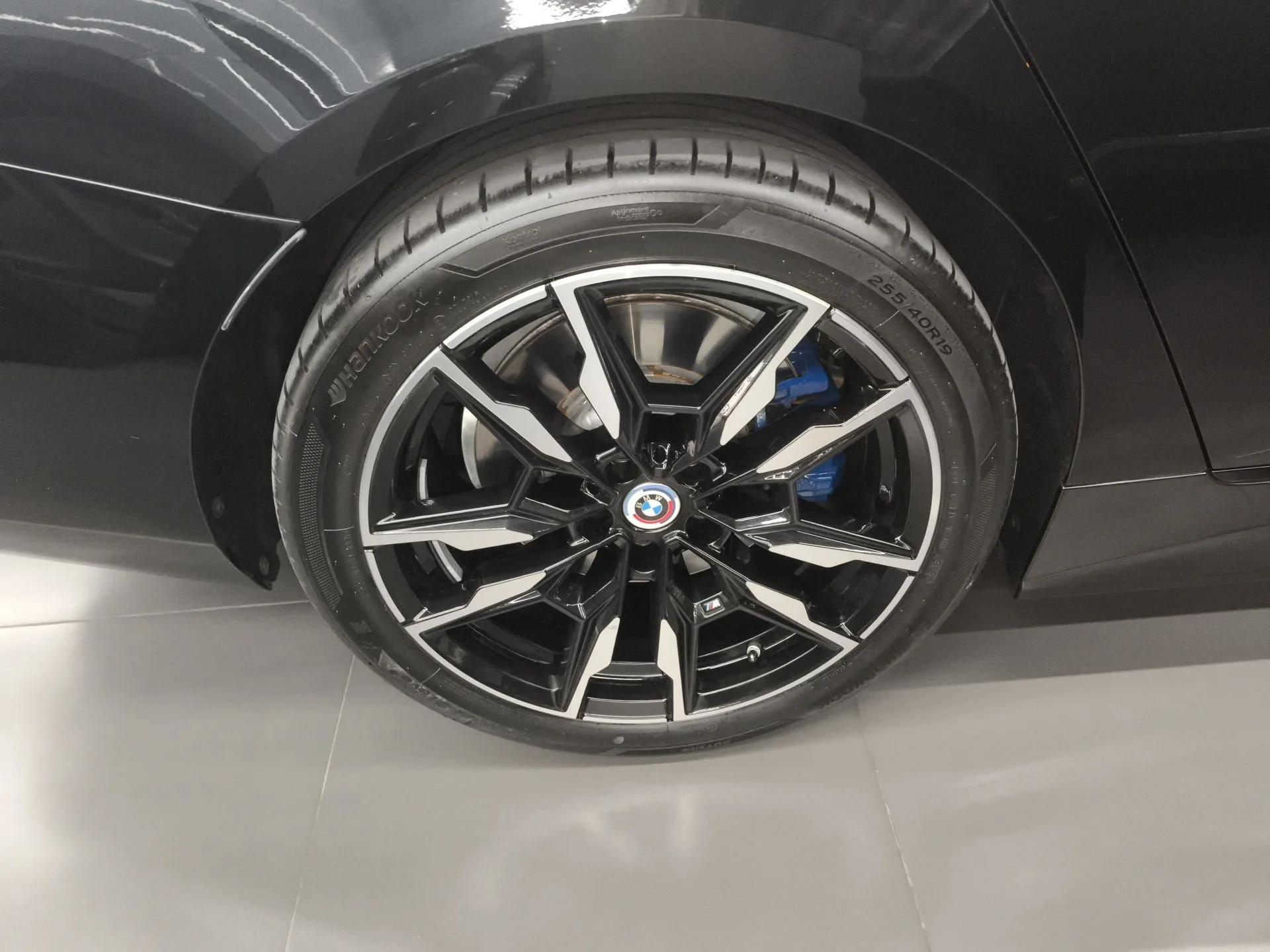 BMW i4 2022 M50 — миниатюра 10