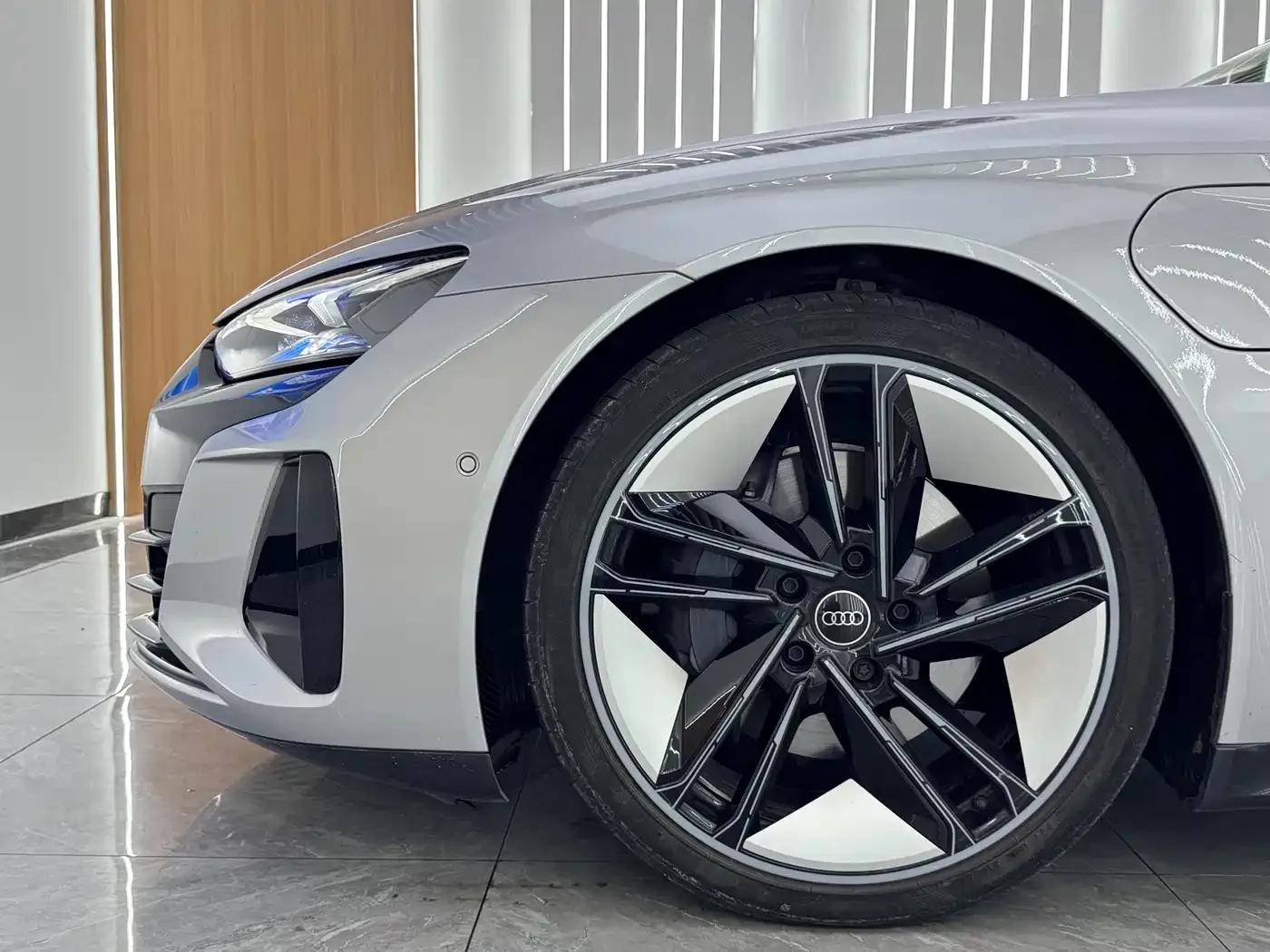 Audi e-tron GT 2023 Base Model — миниатюра 6