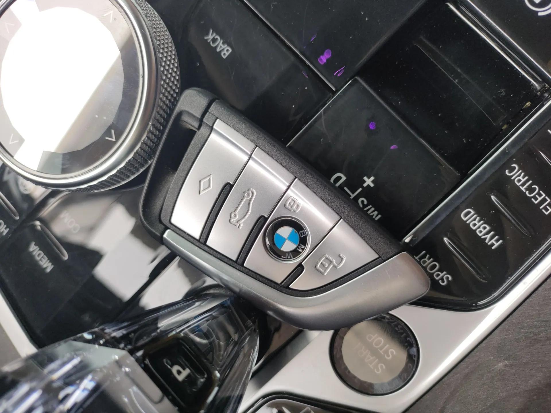 BMW X5 New Energy 2021 xDrive45e M Sport Package — миниатюра 22