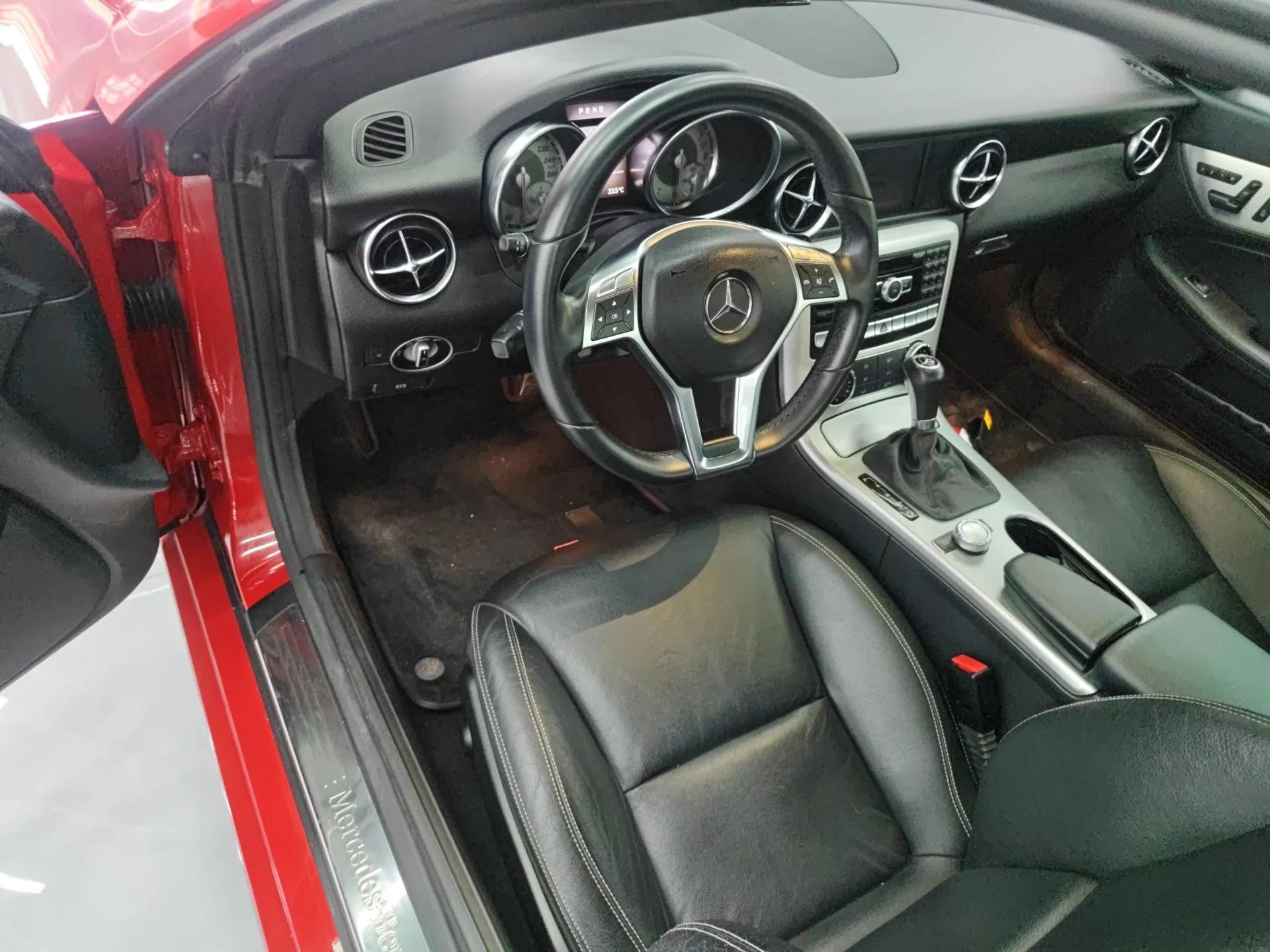 Mercedes-Benz SLK-Class 2011 SLK 200 Fashion Model — миниатюра 11
