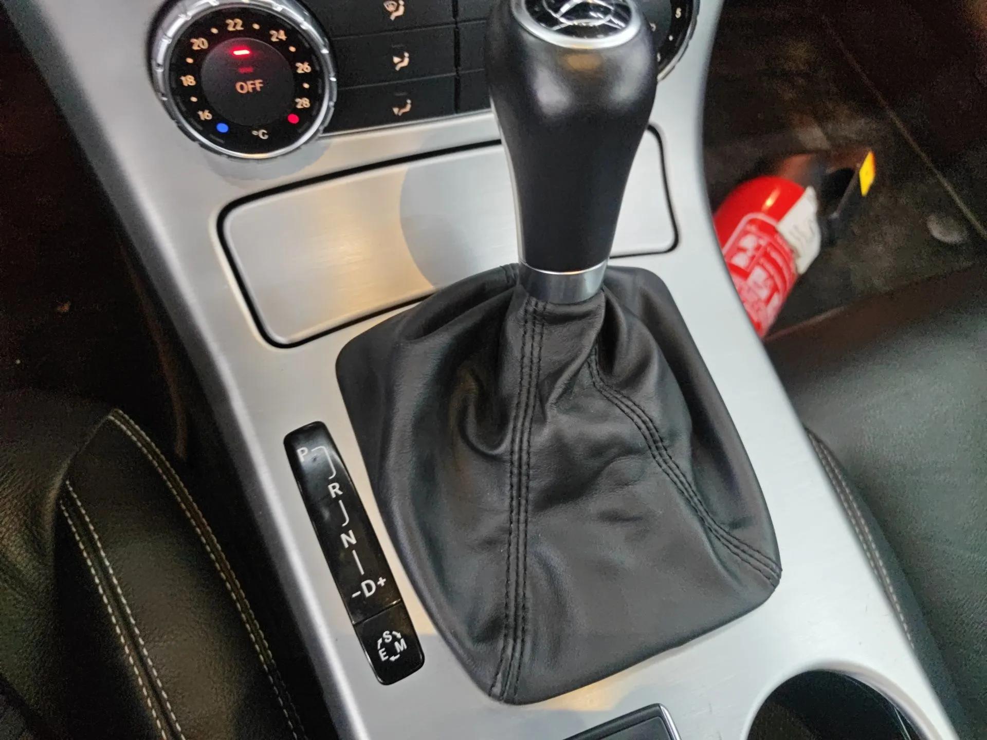 Mercedes-Benz SLK-Class 2011 SLK 200 Fashion Model — миниатюра 15