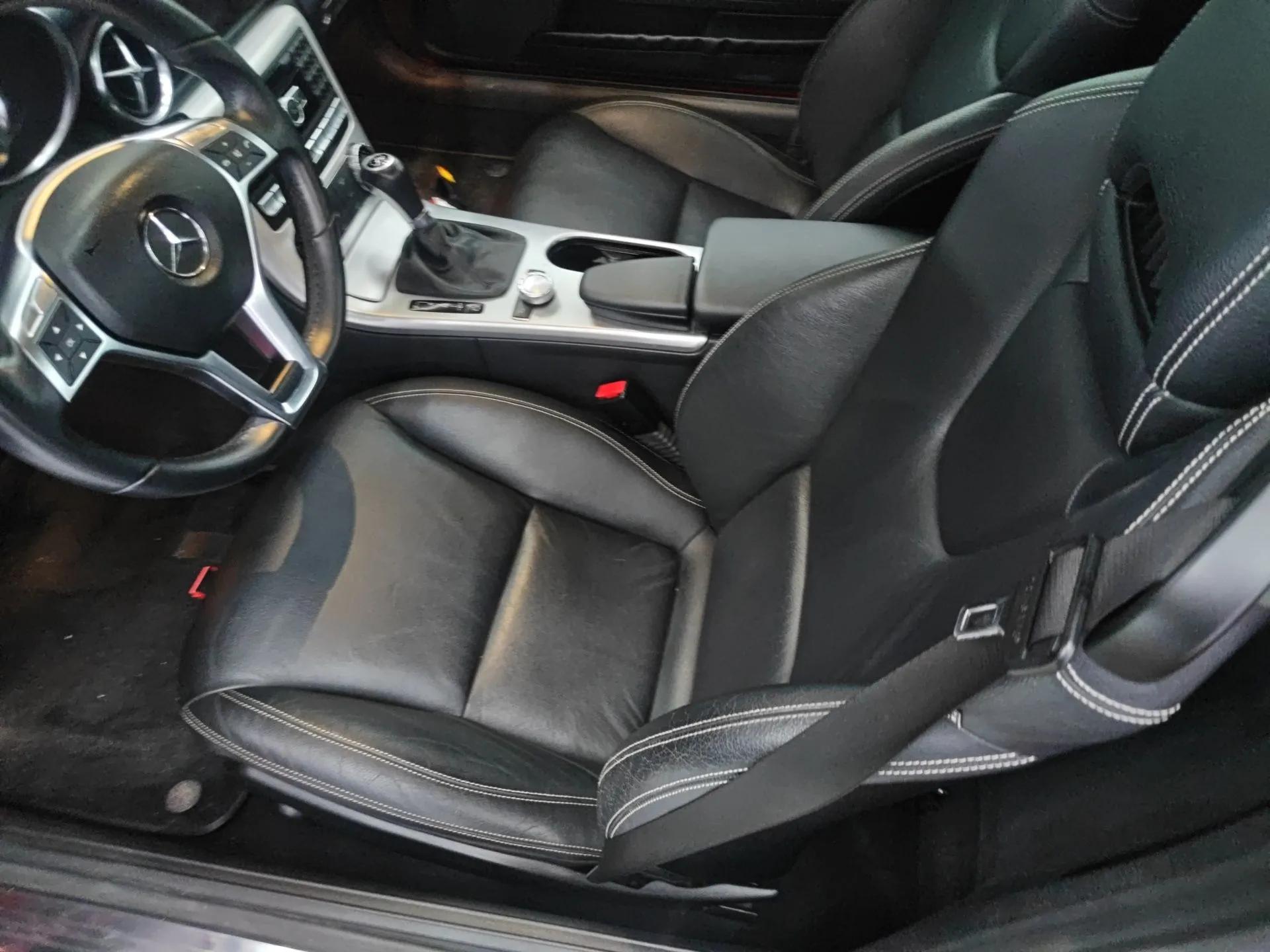 Mercedes-Benz SLK-Class 2011 SLK 200 Fashion Model — миниатюра 16