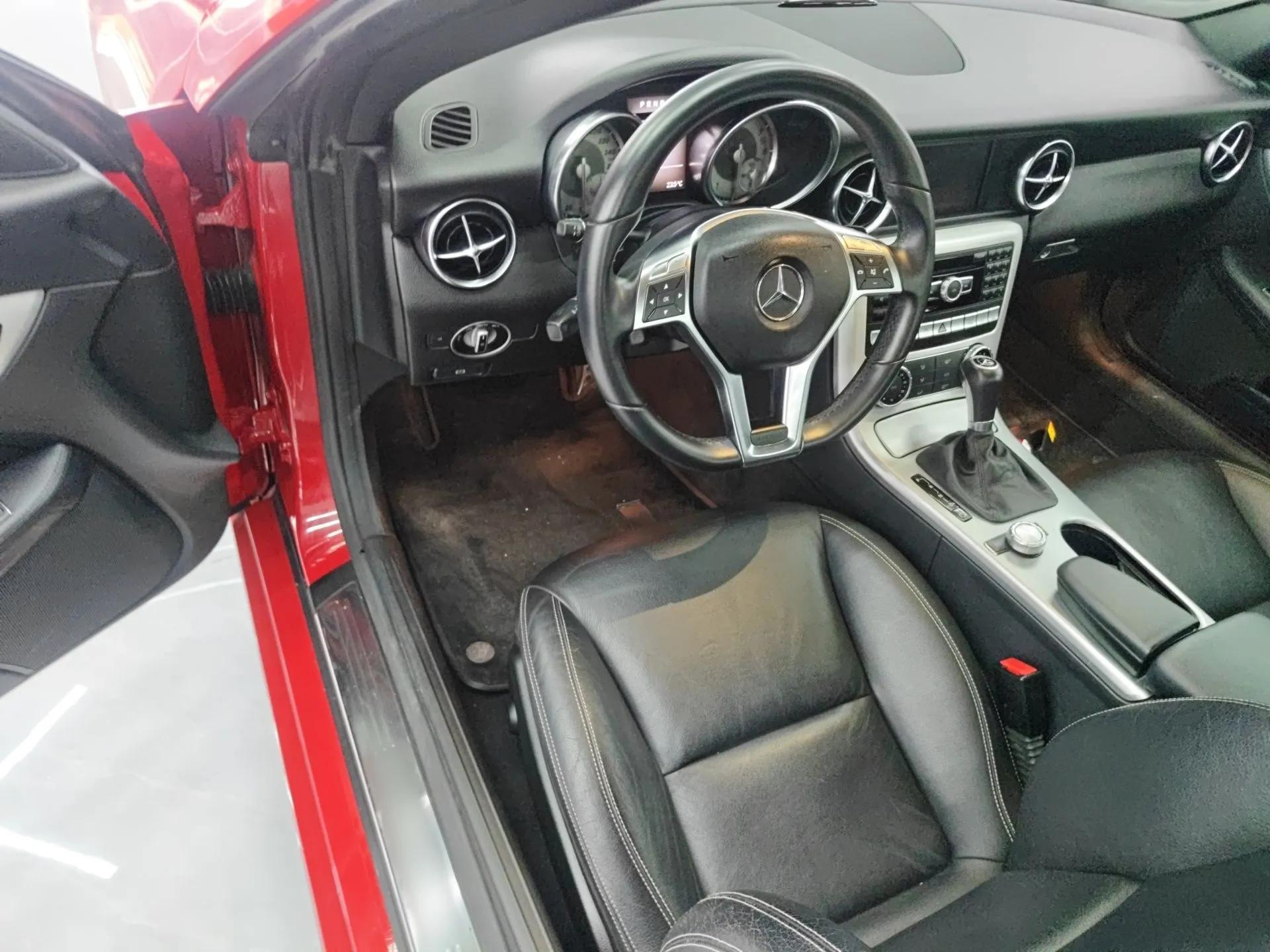 Mercedes-Benz SLK-Class 2011 SLK 200 Fashion Model — миниатюра 10