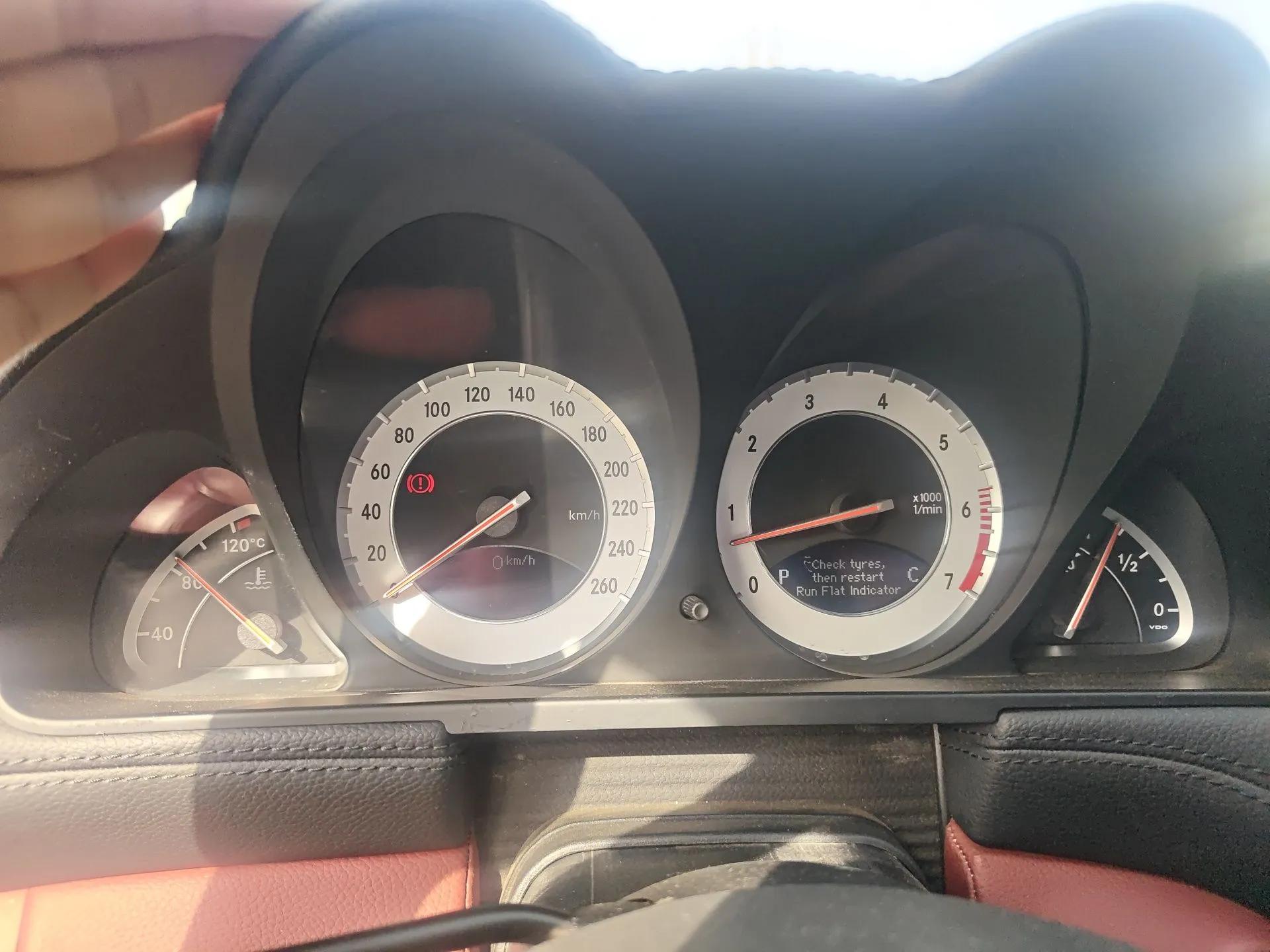 Mercedes-Benz SL-Class 2011 SL 300 Grand Edition — миниатюра 12