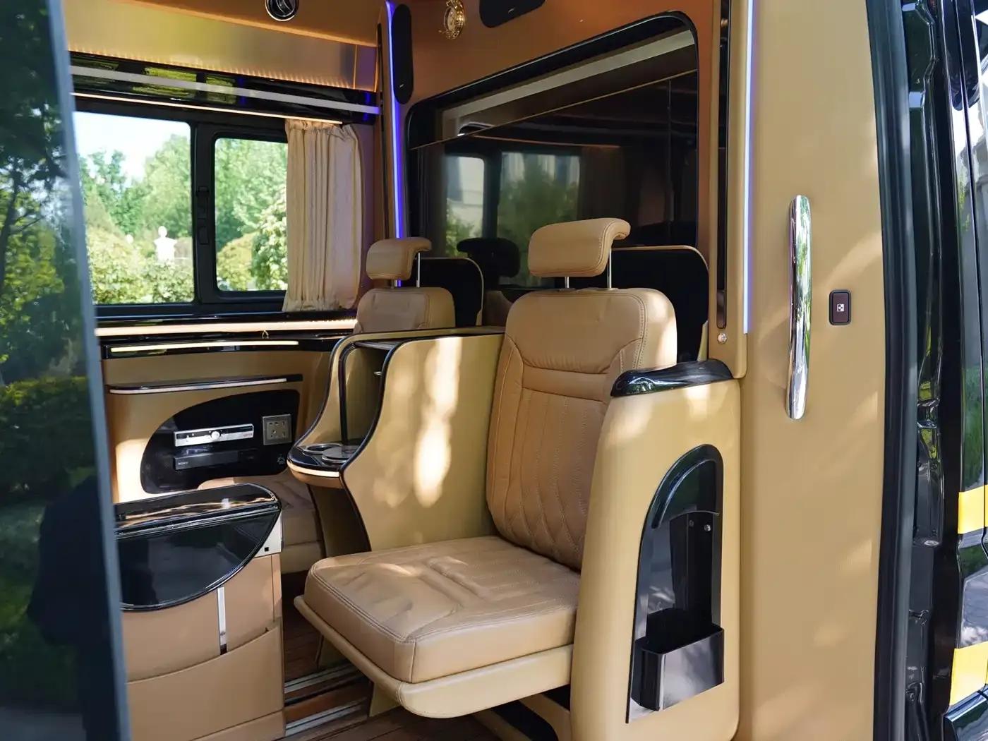 2017 Sprinter 3.5L Luxury Custom Edition — миниатюра 13