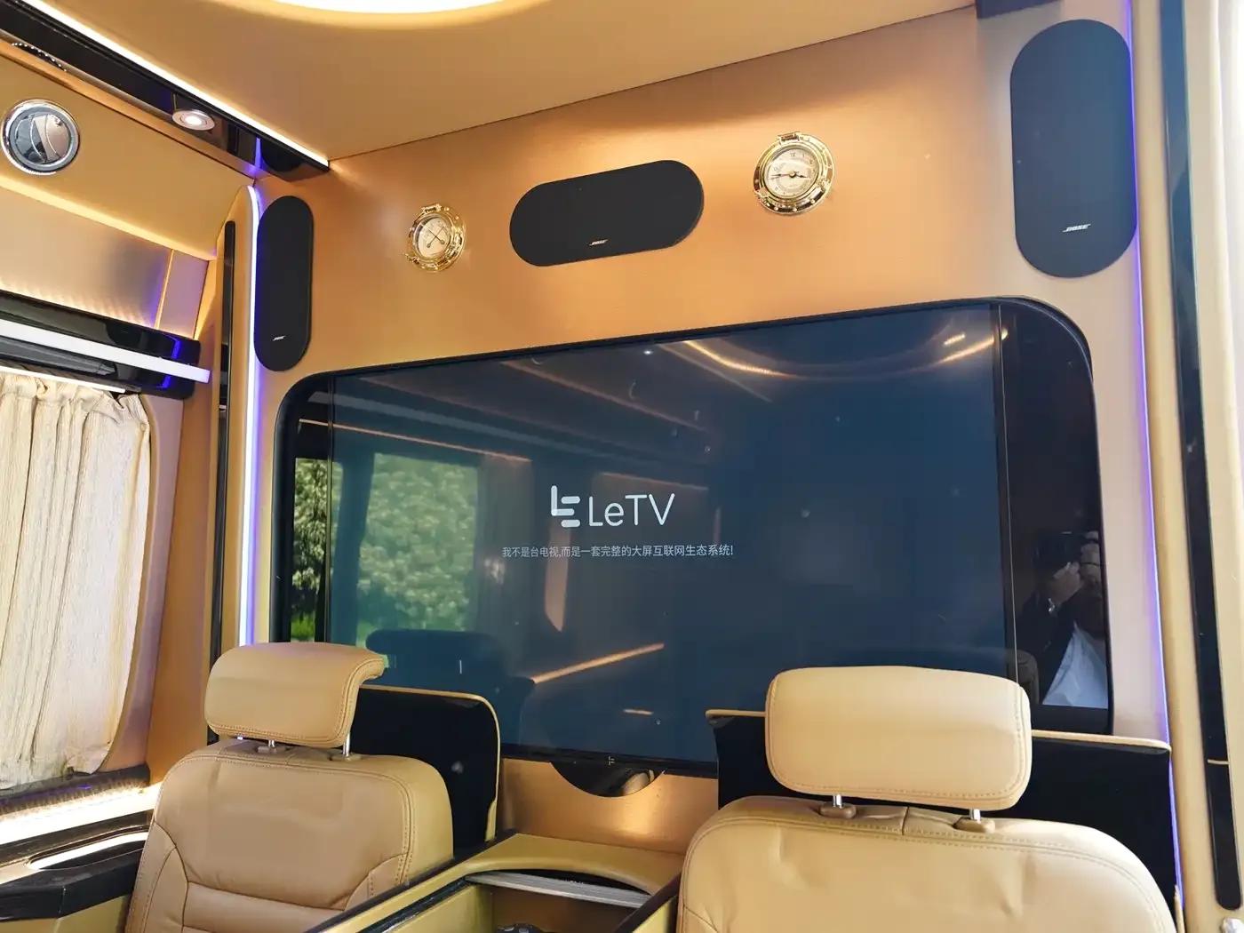 2017 Sprinter 3.5L Luxury Custom Edition — миниатюра 16