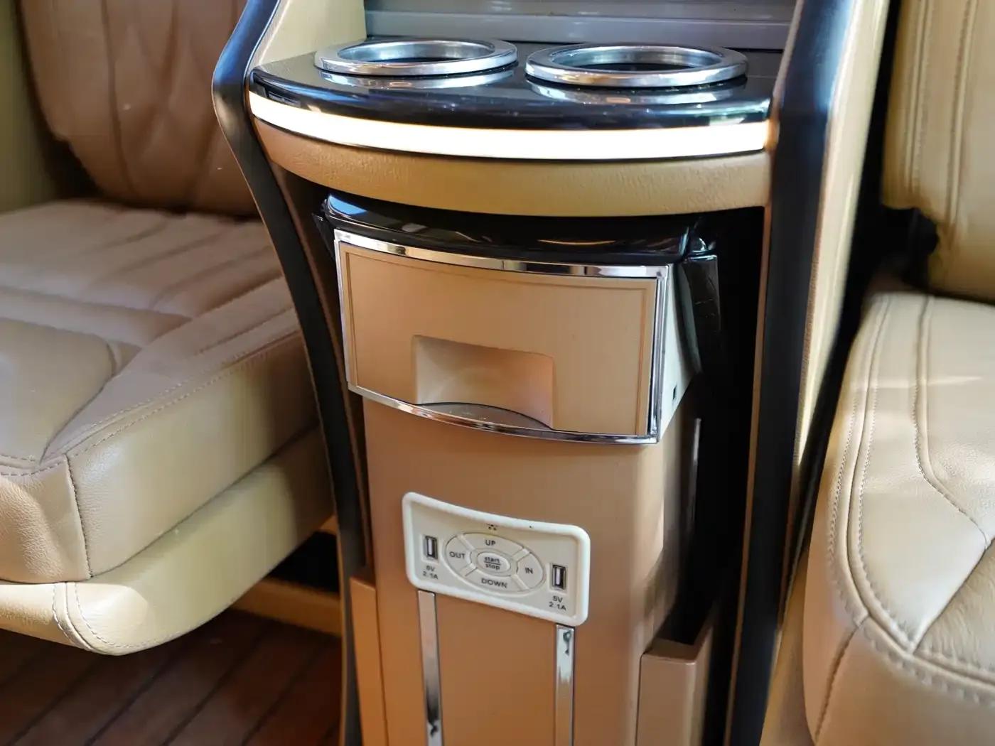 2017 Sprinter 3.5L Luxury Custom Edition — миниатюра 17