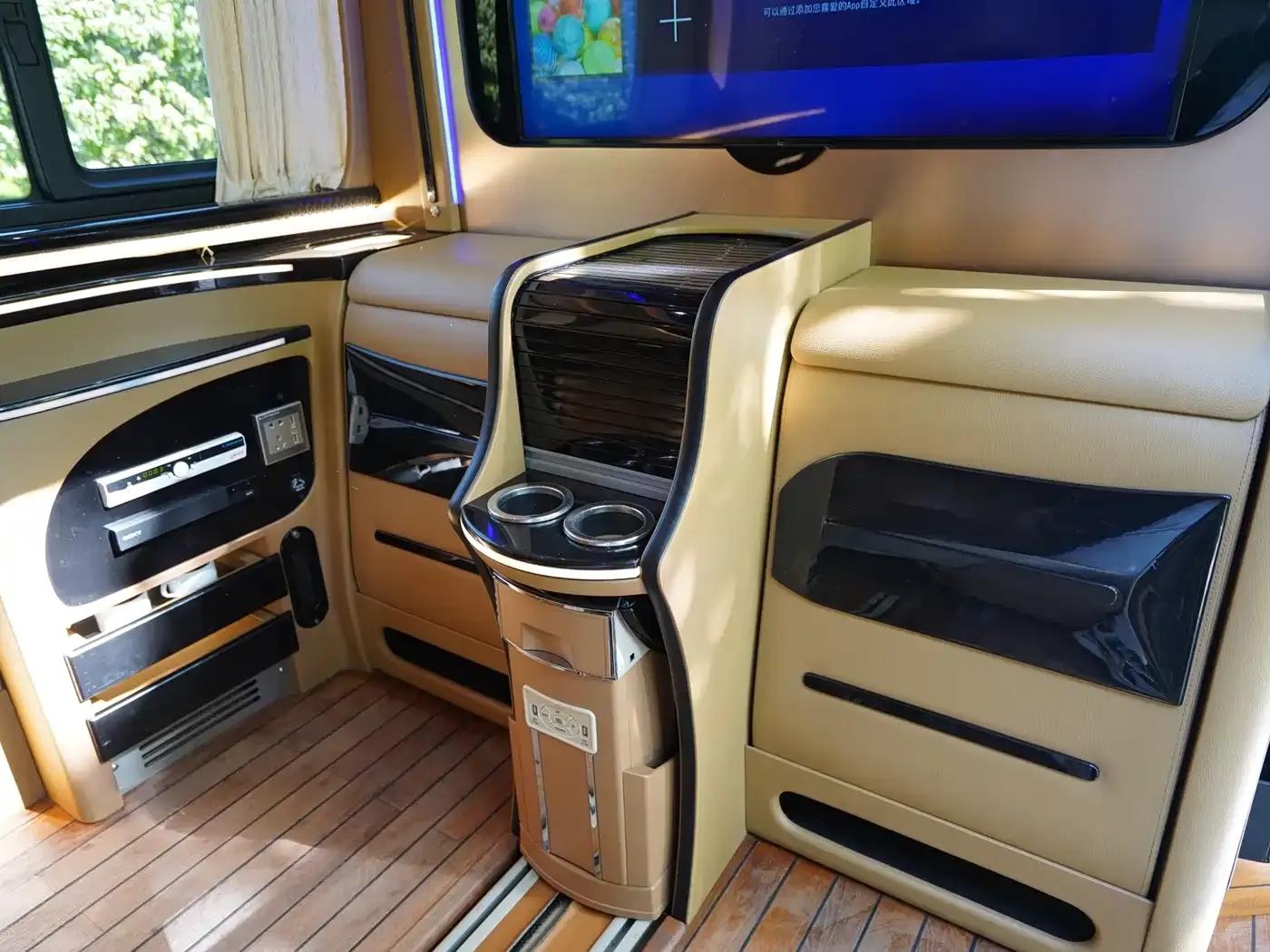 2017 Sprinter 3.5L Luxury Custom Edition — миниатюра 18