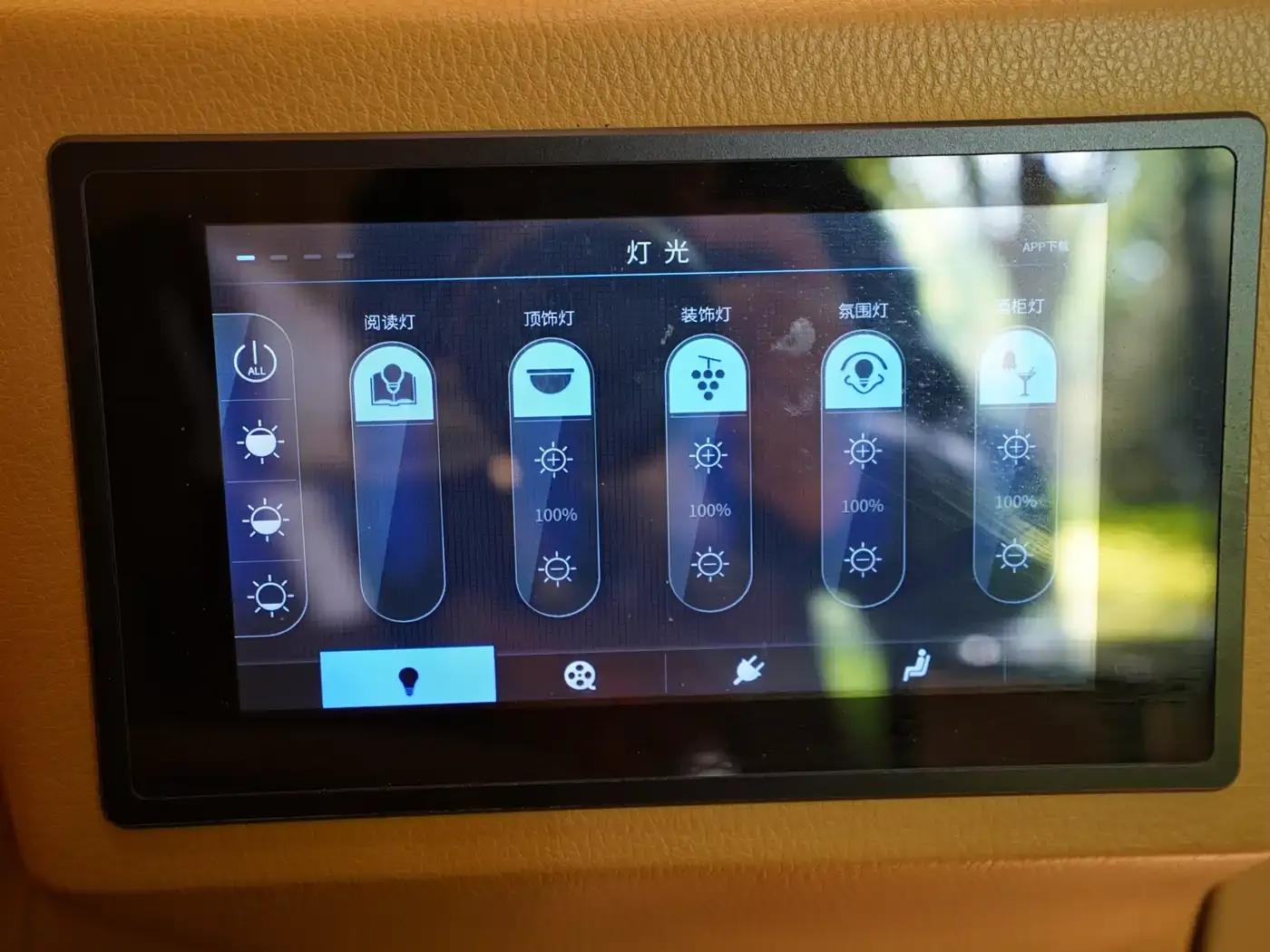2017 Sprinter 3.5L Luxury Custom Edition — миниатюра 19